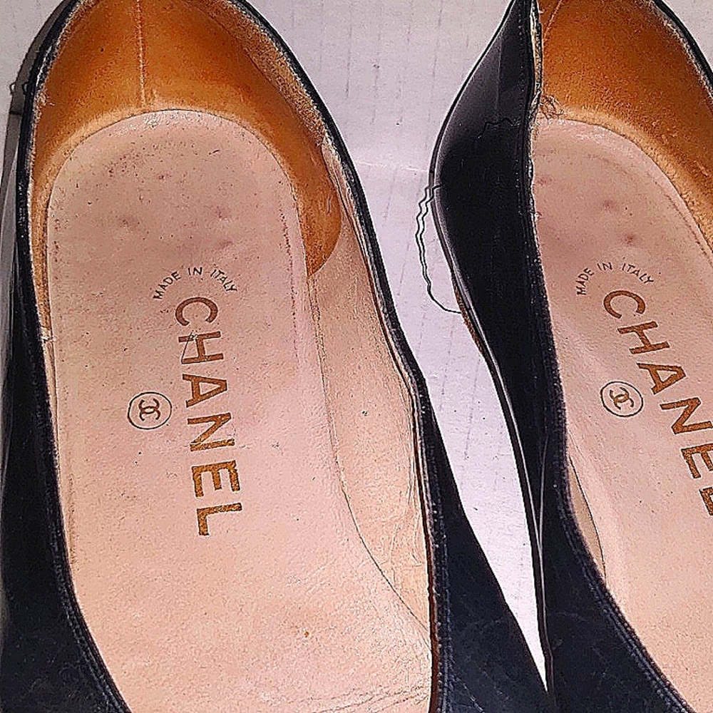 Vintage CHANEL leather cap toe vintage heel shoes